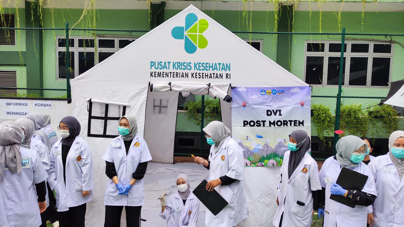 Tenda Pusat Krisis Kesehatan Kemenkes dan pos DVI Post Mortem
