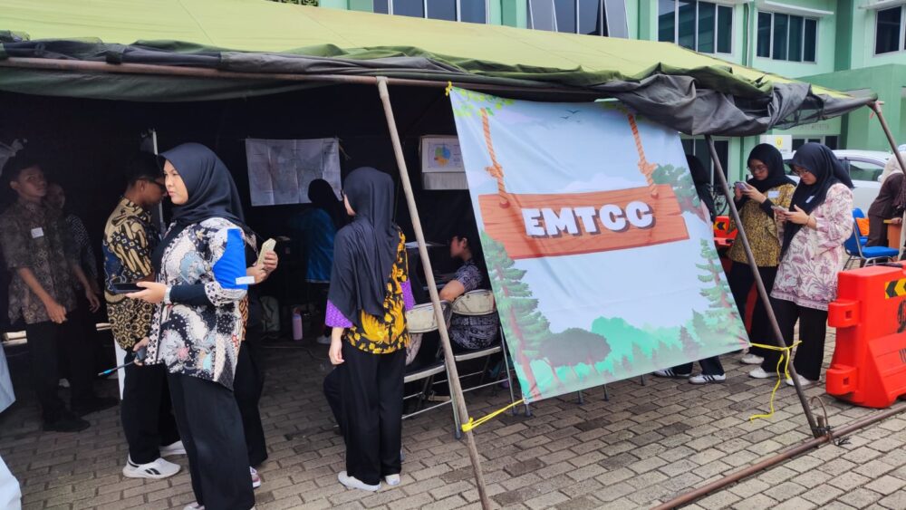 Pos EMTCC dengan tim koordinator medis lapangan